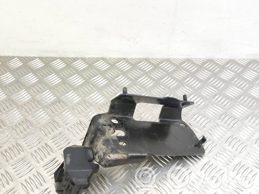 BMW 3 E90 E91 Radiator mount bracket 