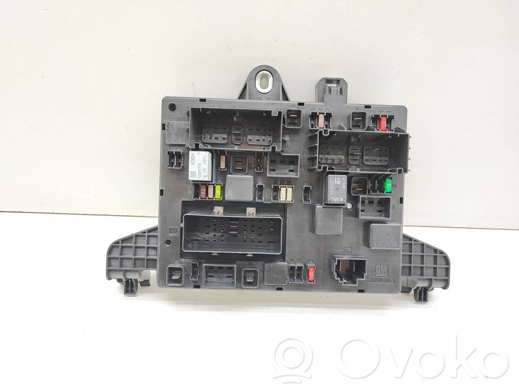 Opel Astra J Drošinātāju kaste (komplekts) 