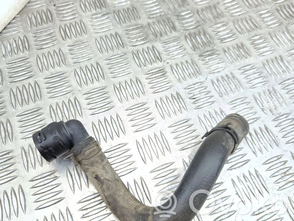 Volkswagen PASSAT B7 Engine coolant pipe/hose 