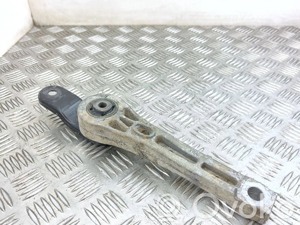 Volkswagen Passat Alltrack Engine mount bracket 