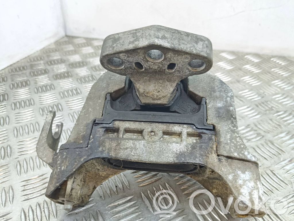 Opel Zafira C Engine mount bracket 