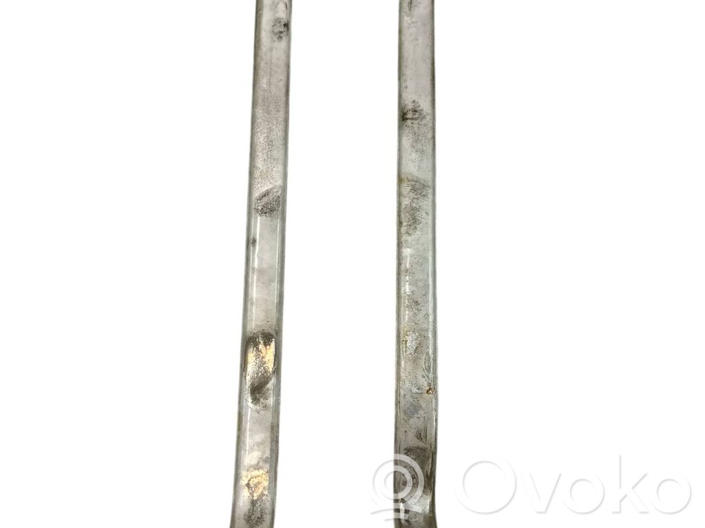 Fuel tank mounting bracket