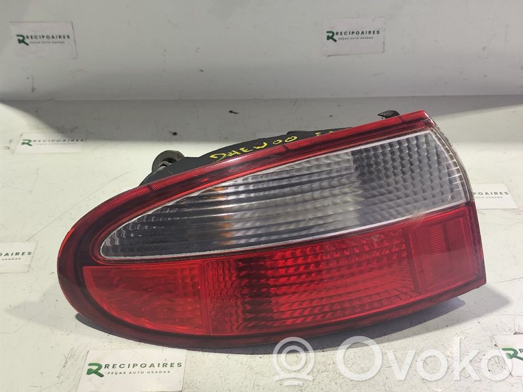 Tailgate rear/tail lights