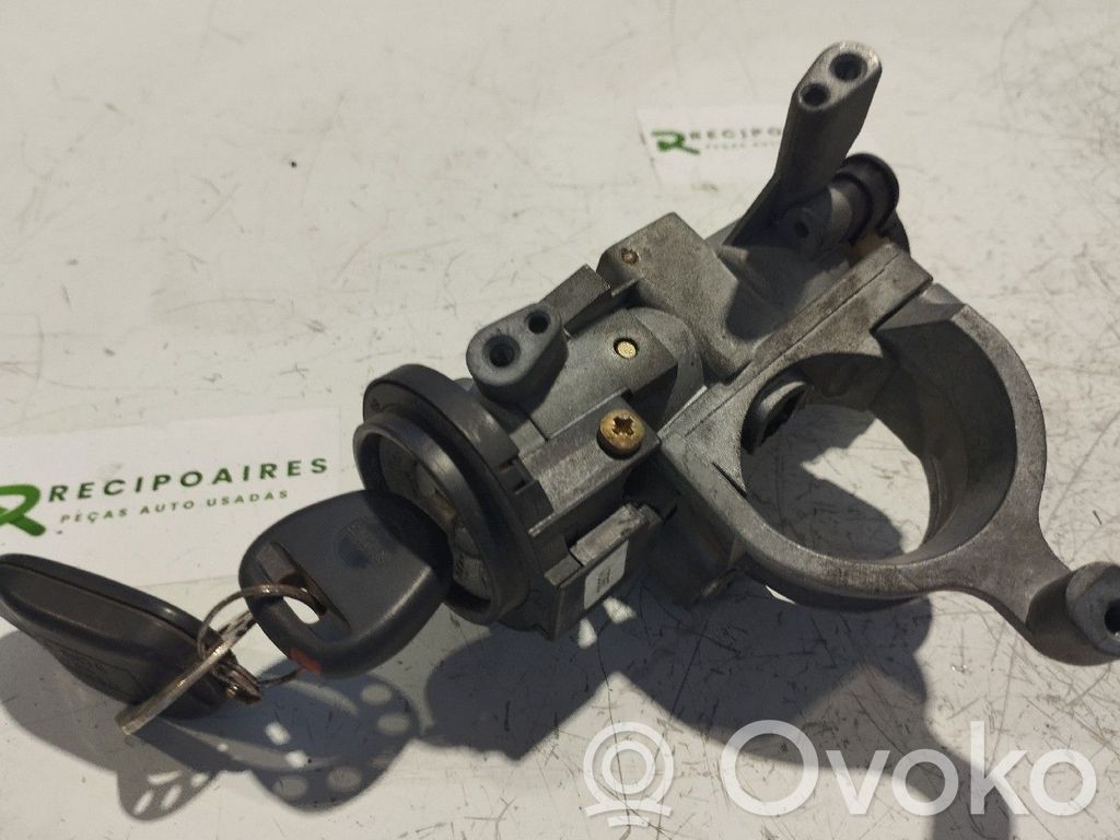 Mitsubishi Space Star Moottorin start-stop-painike/kytkin 
