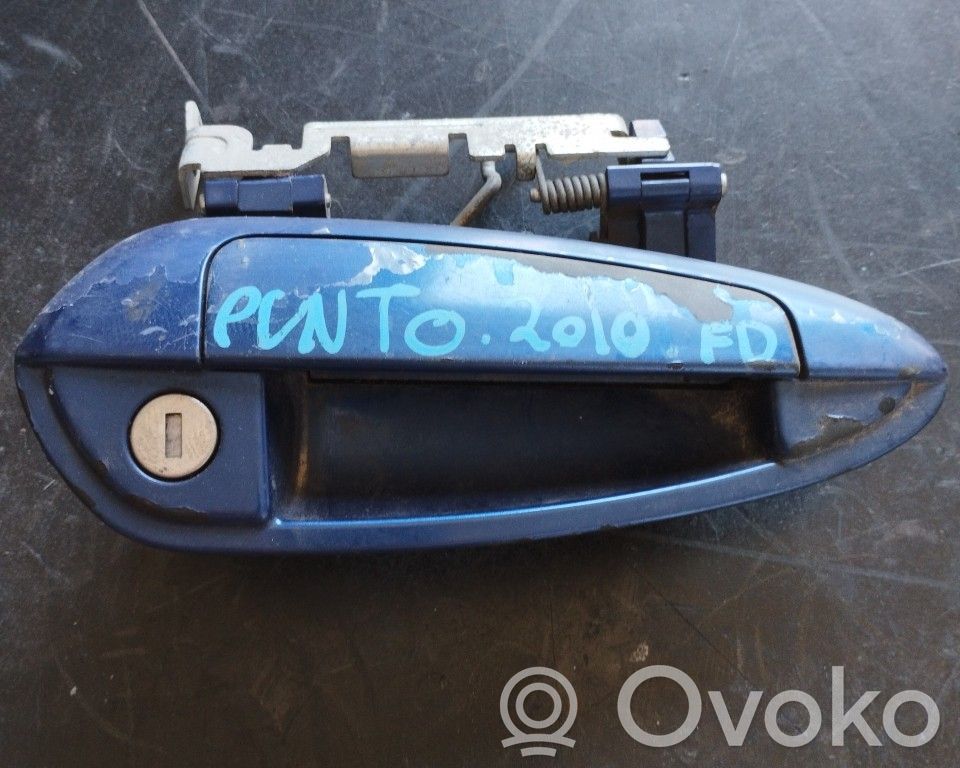 Fiat Punto (188) Внешняя ручка 