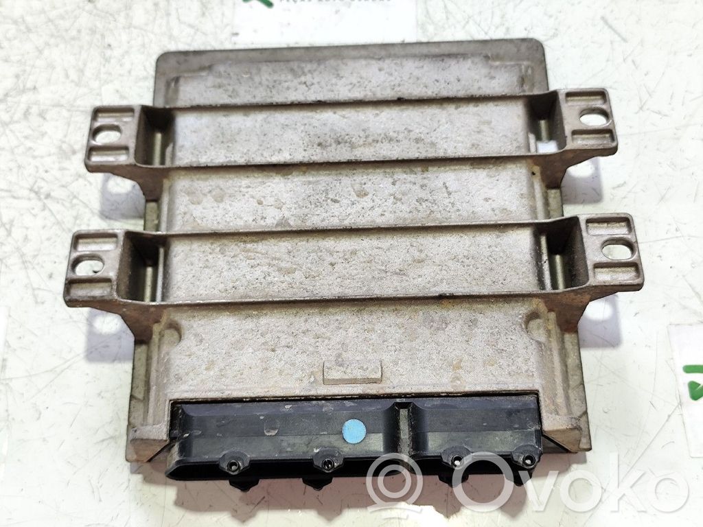 Unidad de control/módulo del motor   NNN100743