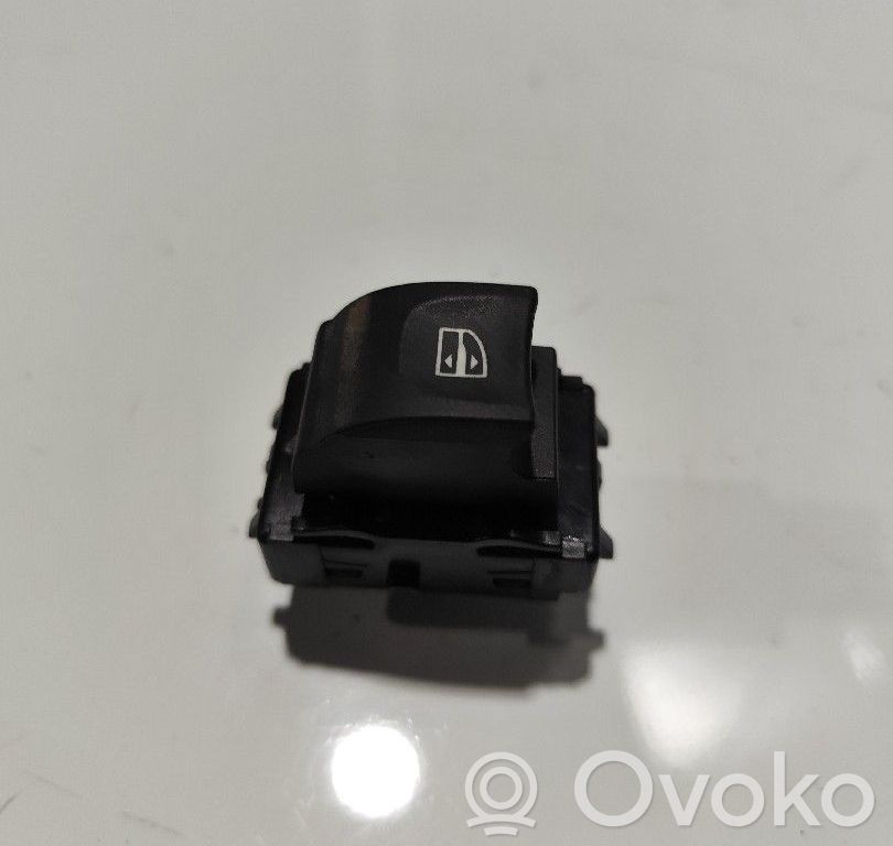 Electric window control switch   E30176
