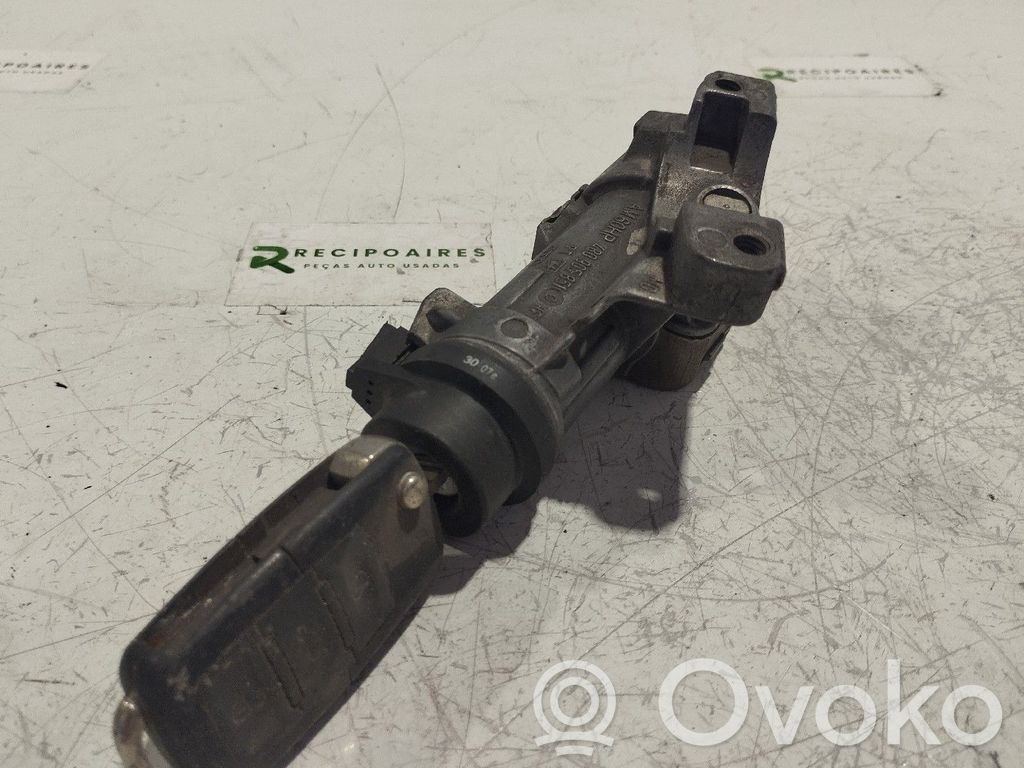 Volkswagen Polo IV 9N3 Engine start stop button switch 
