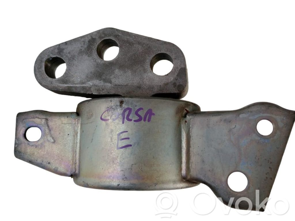 Opel Corsa E Engine mounting bracket 