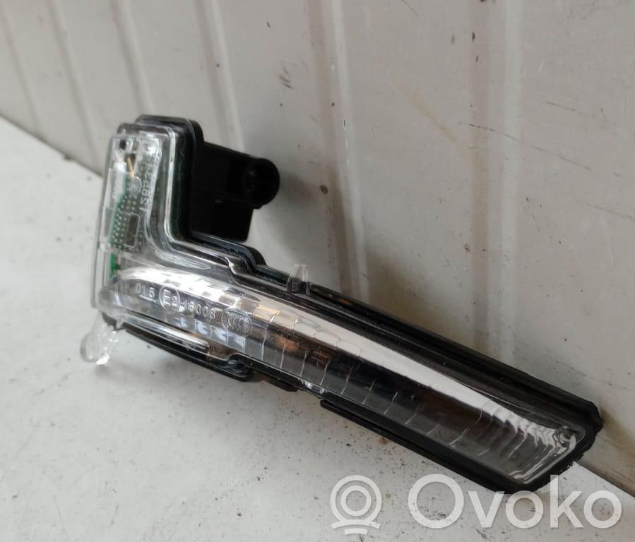 Renault Captur Semnalizator pe oglindă 