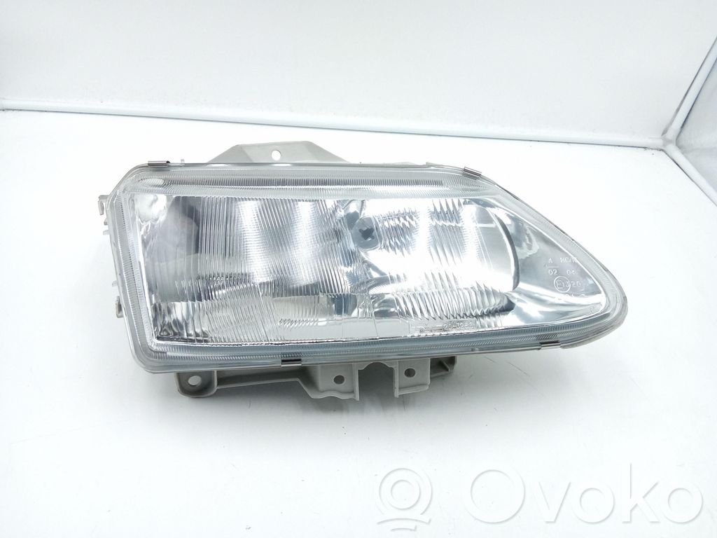 Renault Laguna I Far 