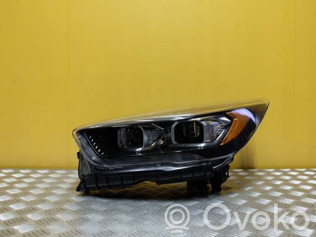 Ford Kuga II Etu-/Ajovalo 
