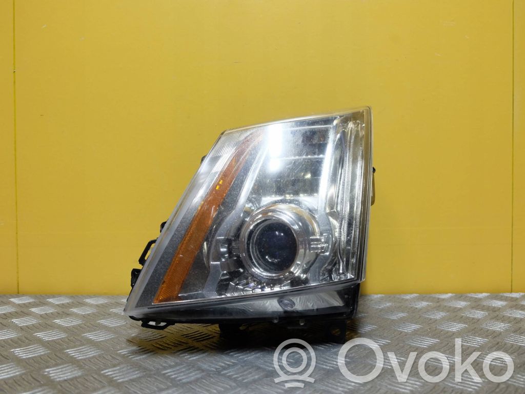 Cadillac CTS Lampa przednia 