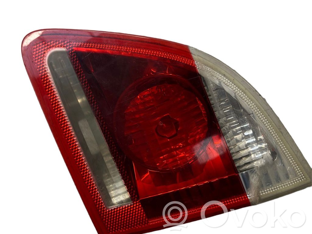 BMW 5 E60 E61 Galinis žibintas dangtyje 