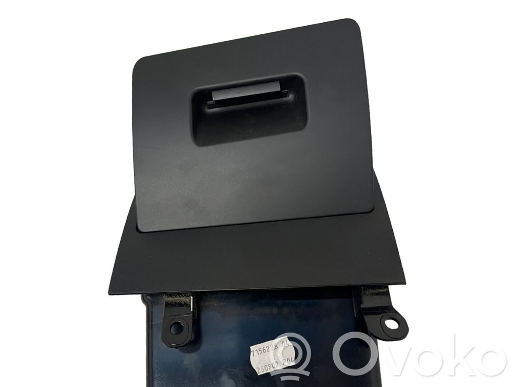 Glove box   585300105