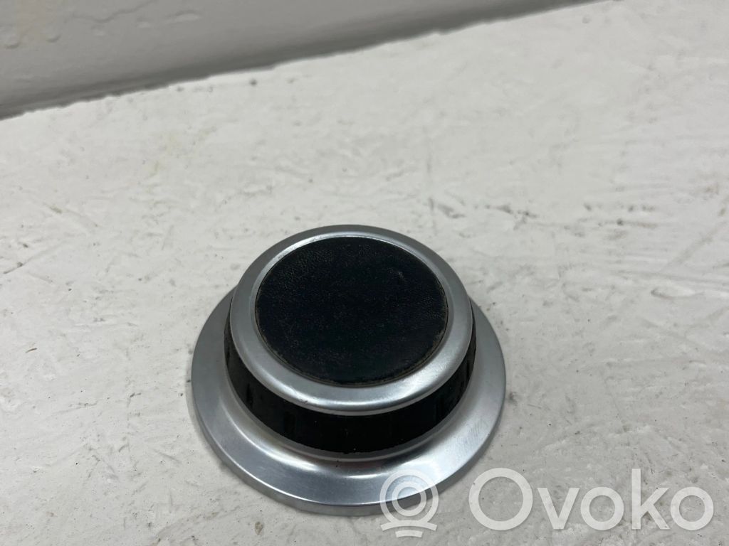 BMW 5 E60 E61 Moldura de la unidad delantera de radio/GPS 