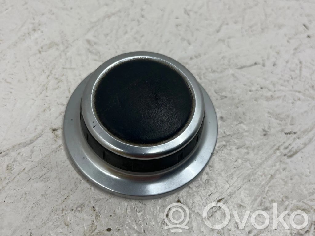 BMW 5 E60 E61 Moldura de la unidad delantera de radio/GPS 