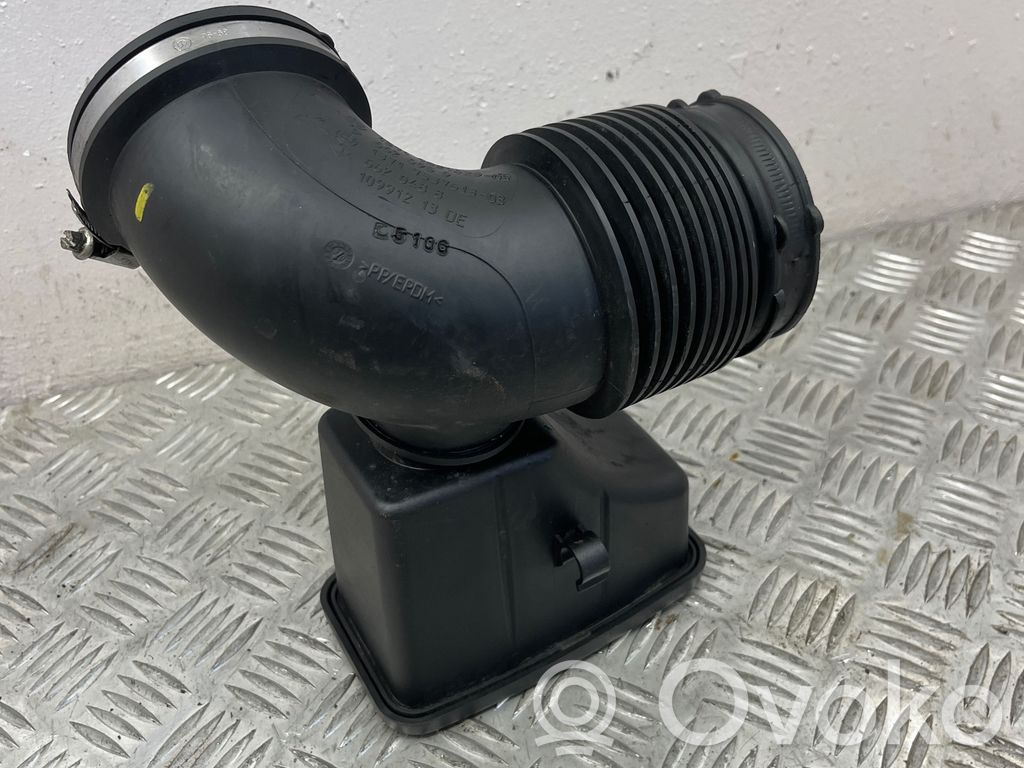 BMW 5 E60 E61 Air intake duct part 