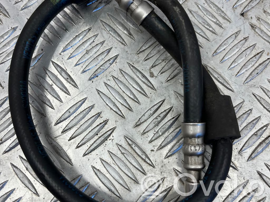 BMW 3 E90 E91 Fuel line pipe 