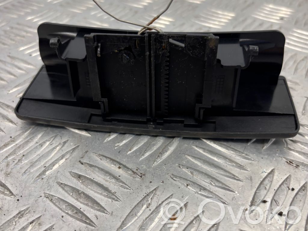 BMW 3 E90 E91 Peleninė panelėje 