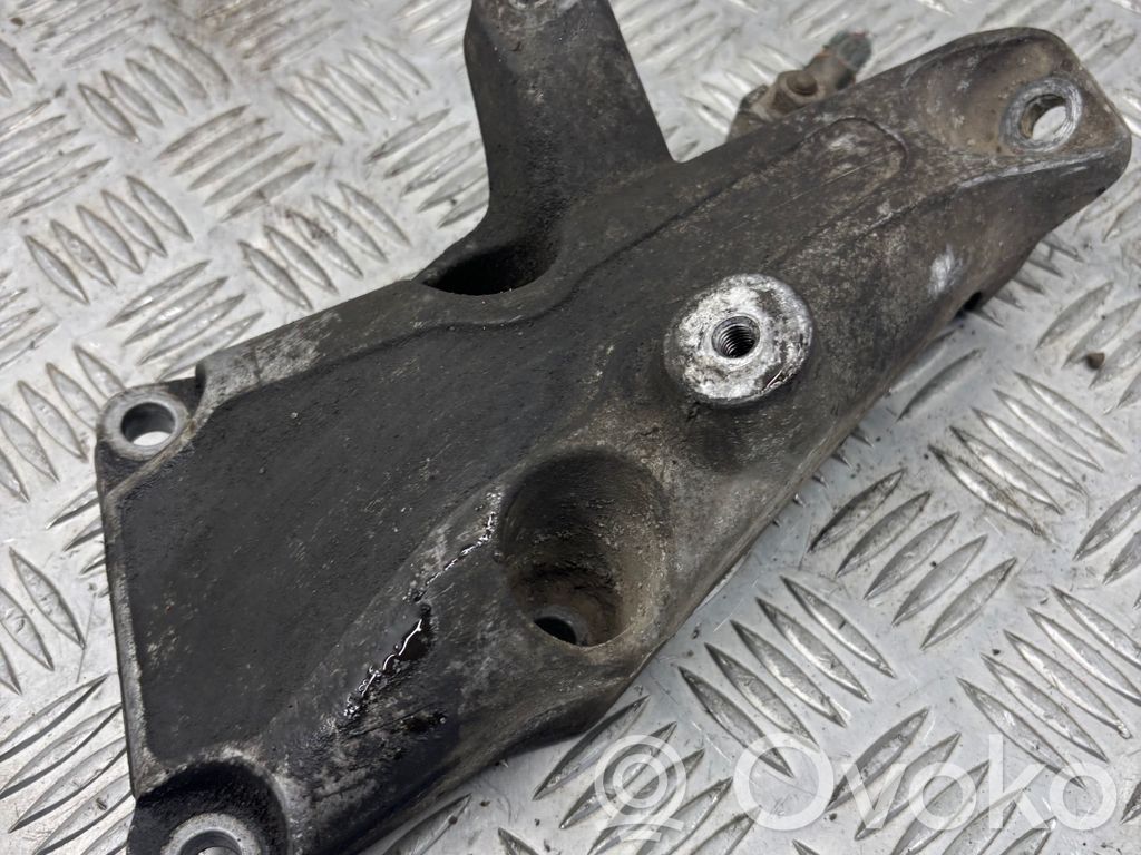 BMW 1 E81 E87 Engine mounting bracket 