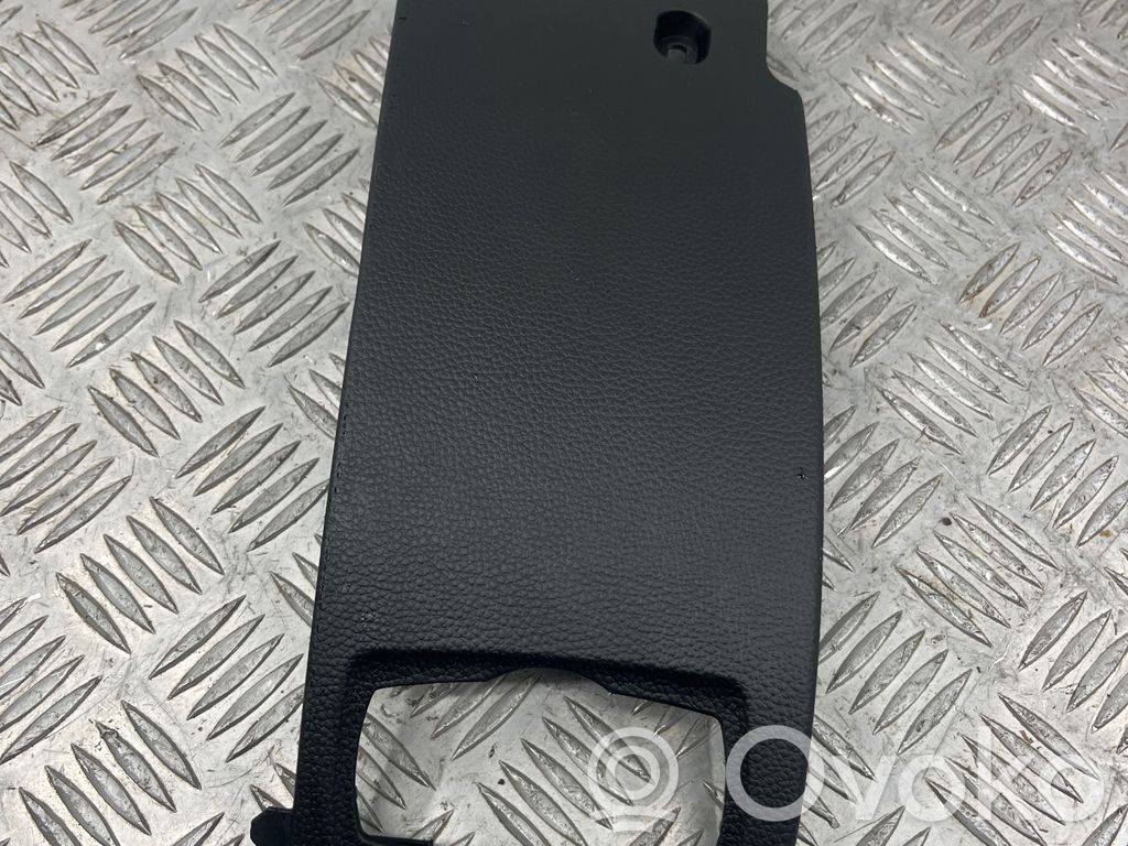 BMW 1 E81 E87 Kita panelės detalė 