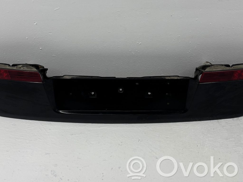 BMW 7 E65 E66 Apdaila galinio dangčio 