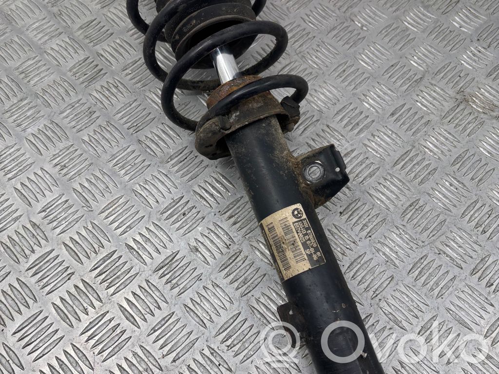 BMW 1 E81 E87 Etuiskunvaimennin kierrejousella 