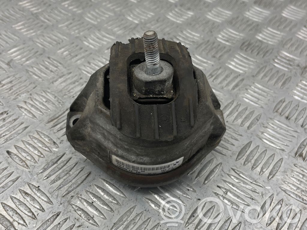 Engine mount bracket   6761090