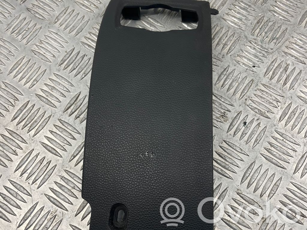 BMW 1 E81 E87 Kita panelės detalė 