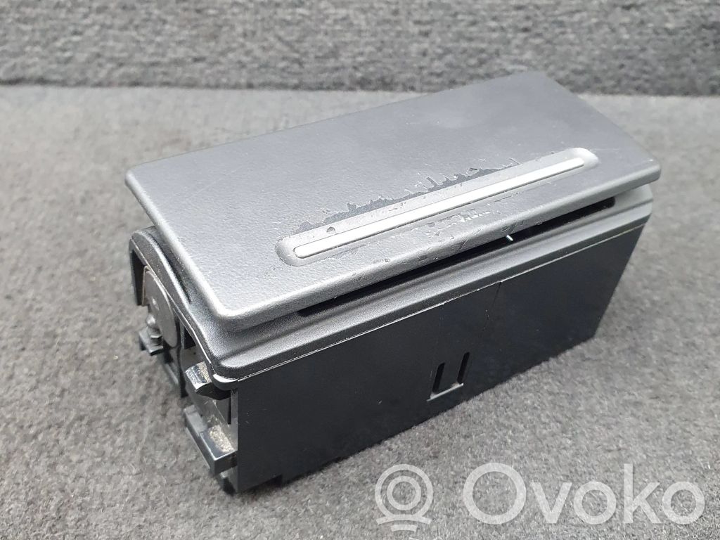 Audi A8 S8 D3 4E Cenicero de la puerta trasera 