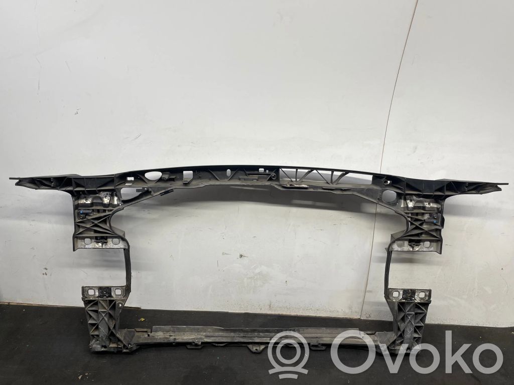 Audi A4 S4 B9 Viršutinė dalis radiatorių panelės (televizoriaus) 
