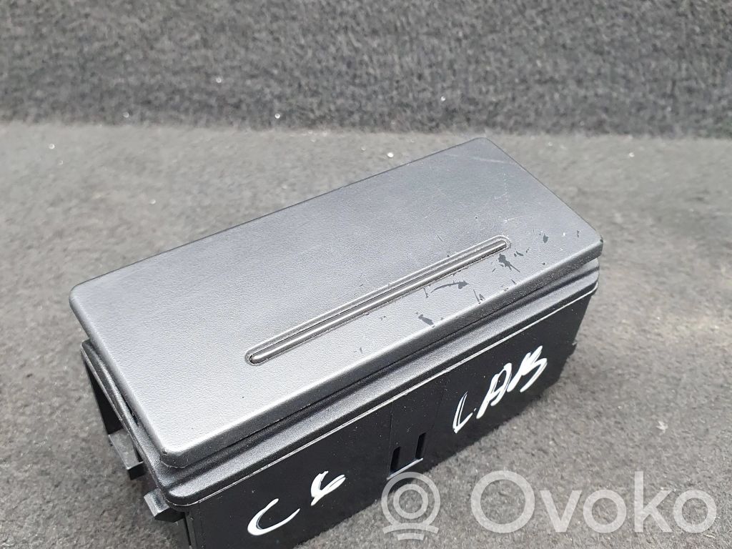 Audi A6 S6 C6 4F Scrumieră 