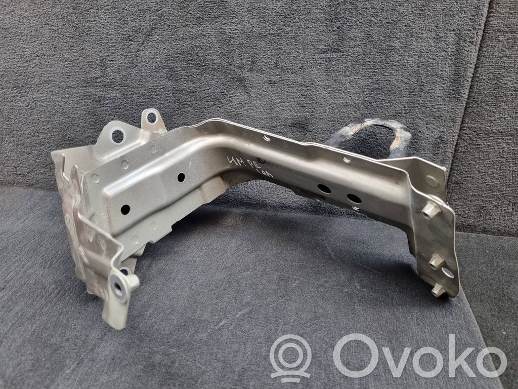 Audi Q7 4M Fender mounting bracket 