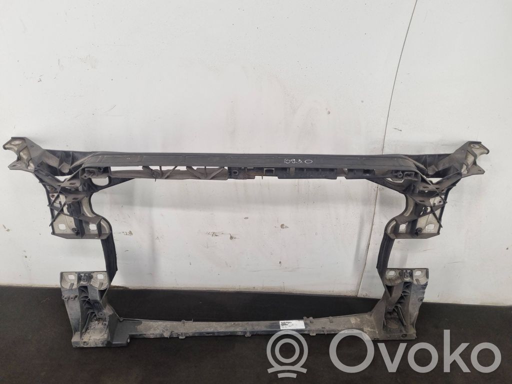 Audi A4 S4 B9 Viršutinė dalis radiatorių panelės (televizoriaus) 