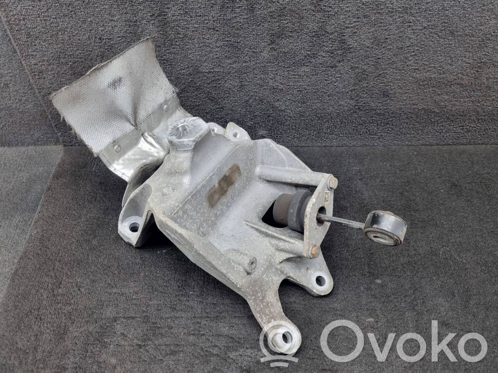 Audi A4 S4 B9 Engine mounting bracket 