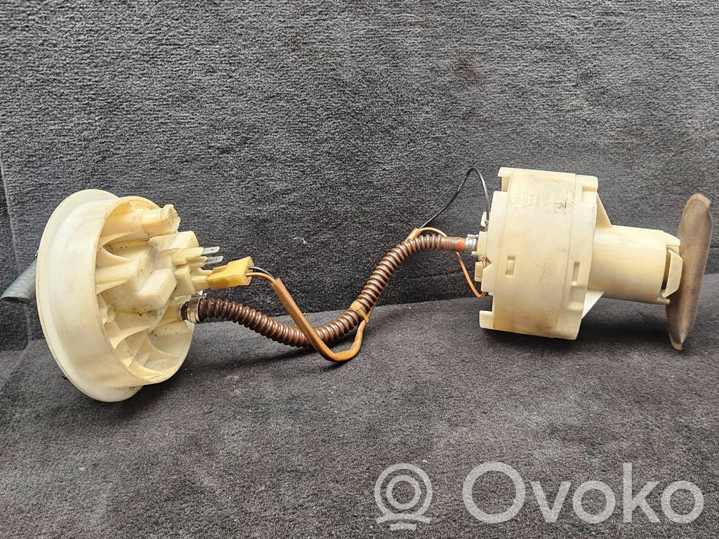 Audi A4 S4 B5 8D Bomba interna de combustible 
