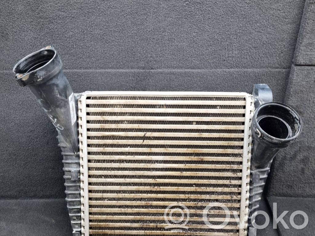 Audi Q7 4L Interkūlerio radiatorius 