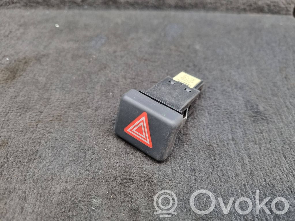 Audi A4 S4 B7 8E 8H Hätävilkkujen kytkin 