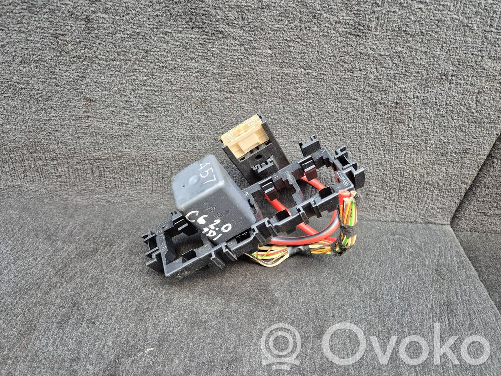 Audi A6 S6 C6 4F Saugiklių dėžė (komplektas) 