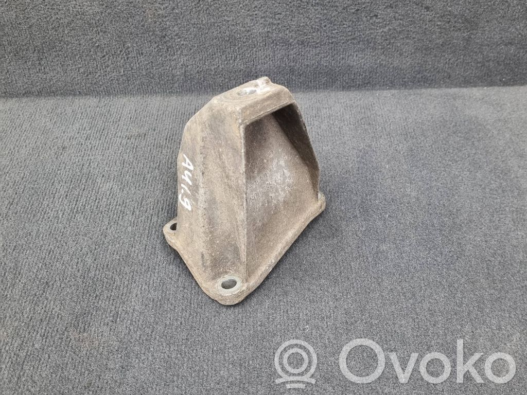 Audi A4 S4 B5 8D Gearbox mounting bracket 
