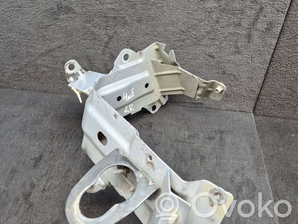 Audi Q7 4M Fender mounting bracket 