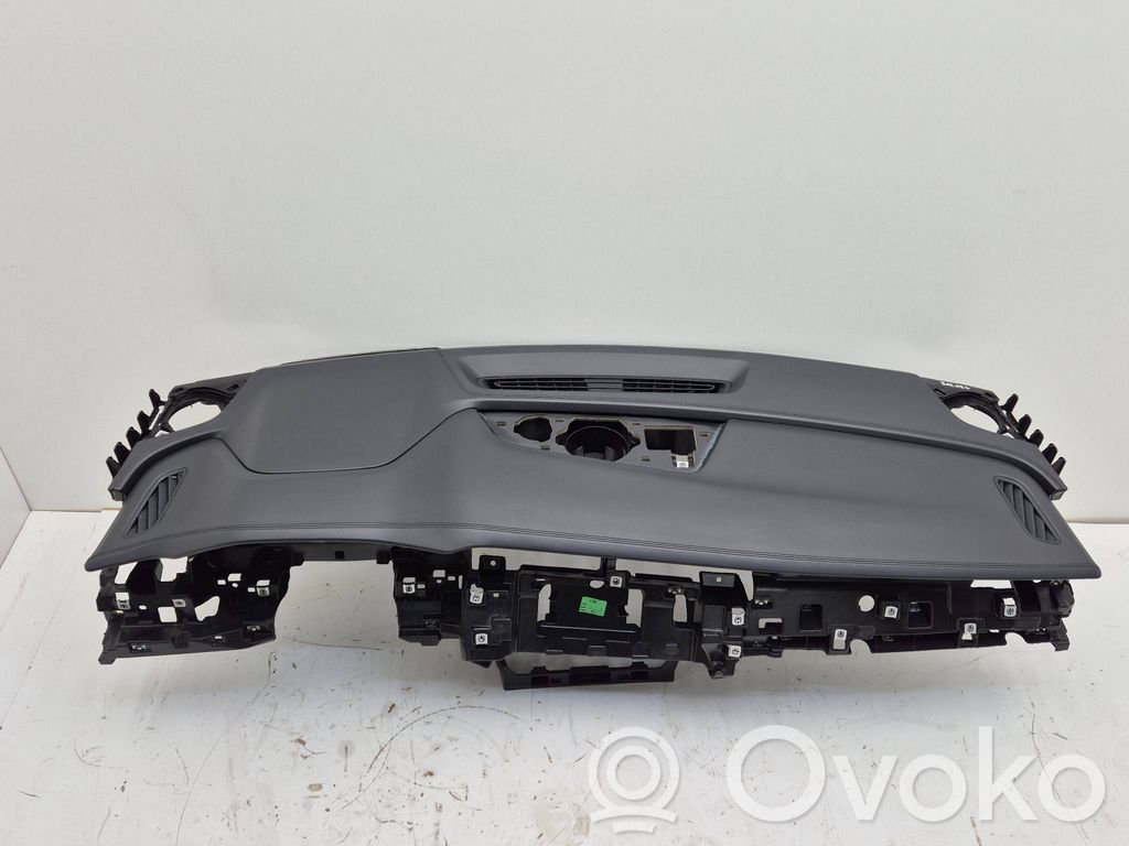 Audi Q8 Panelė 