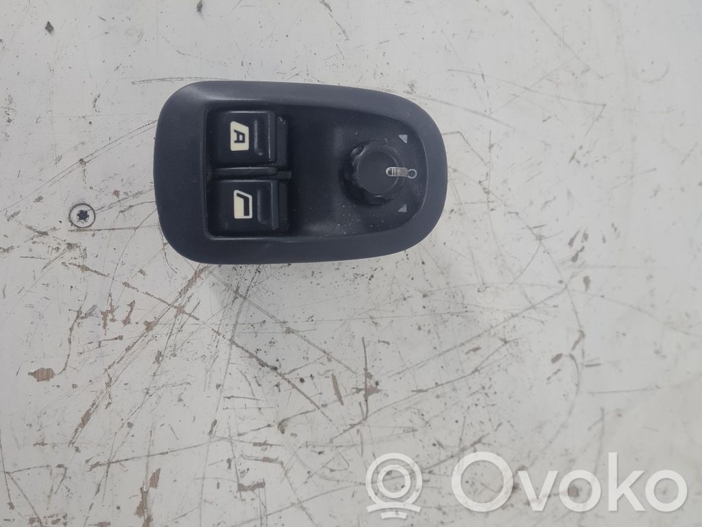Peugeot 206 Electric window control switch 