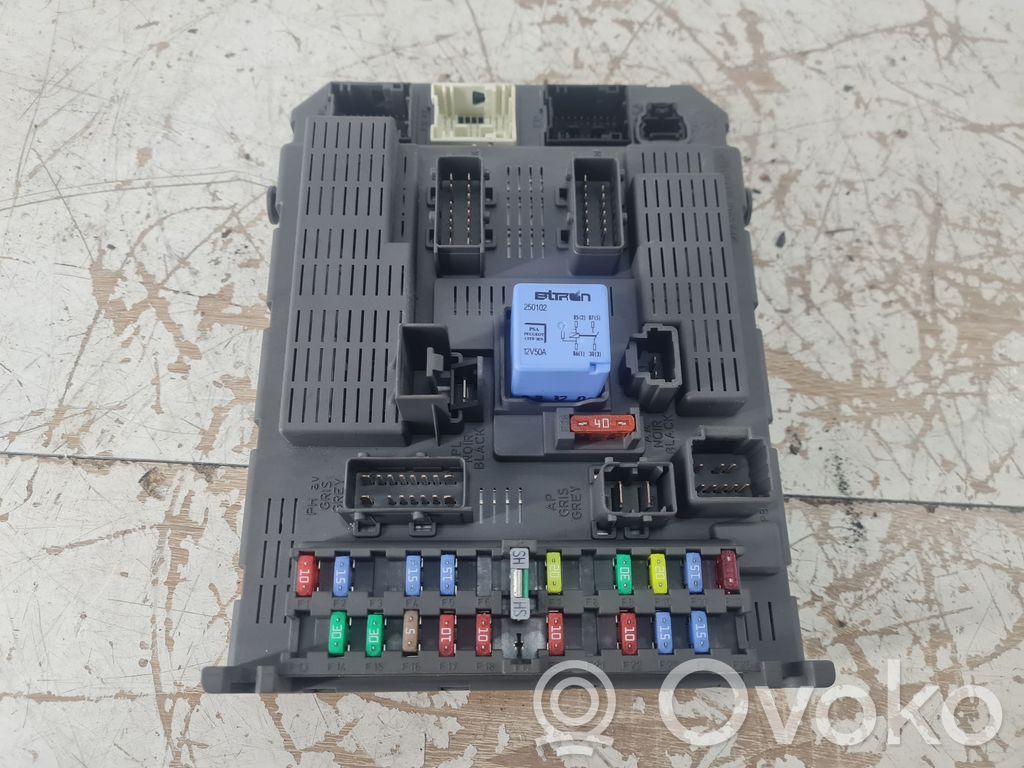 Citroen C8 Fuse module 