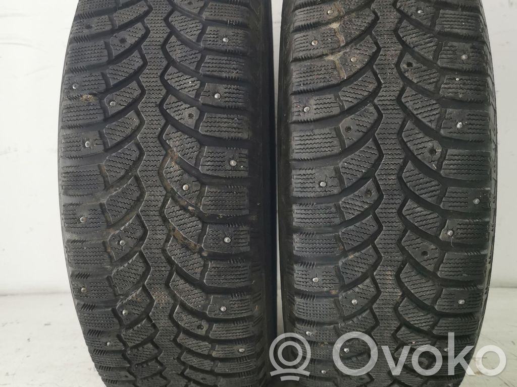 Citroen C8 Pneumatici invernali/da neve con borchie R15 