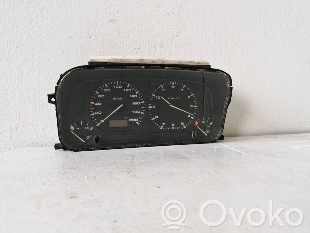 Volkswagen Golf III Speedometer (instrument cluster) 