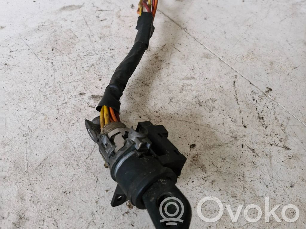 Peugeot 406 Užvedimo spynelė 