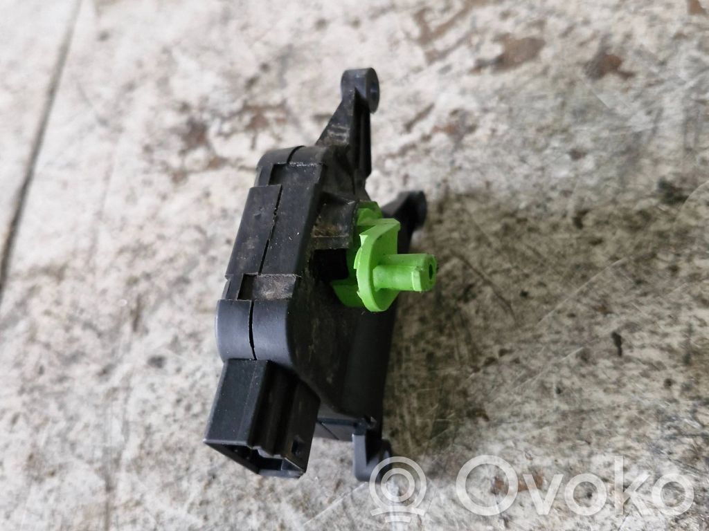 Audi A4 S4 B7 8E 8H Motor/actuator clapetă aer 