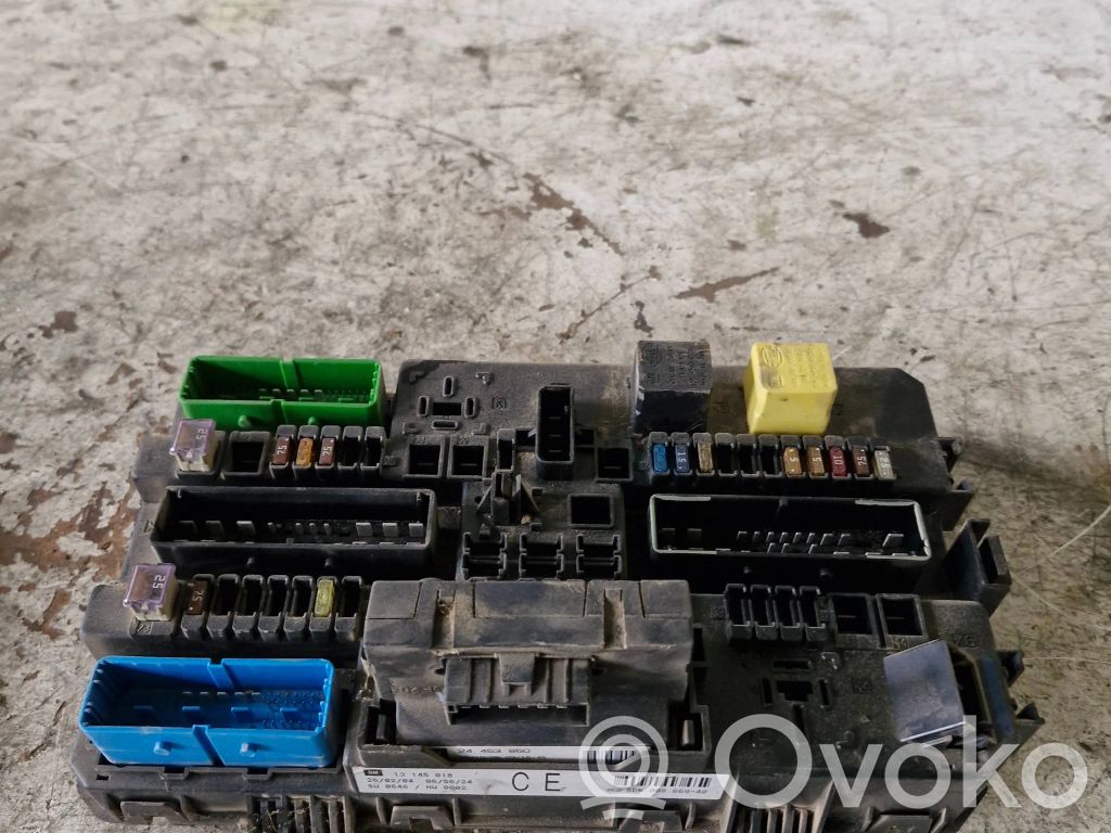 Opel Astra H Juego de caja de fusibles 